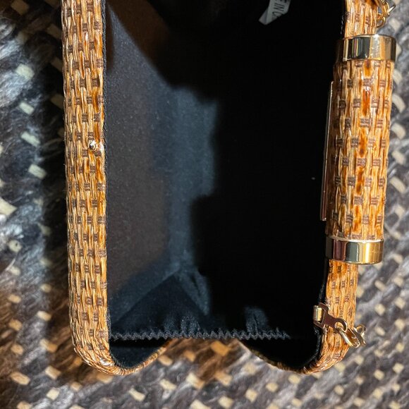 Snap close straw rattan style clutch with optional gold tone strap - Picture 3 of 7